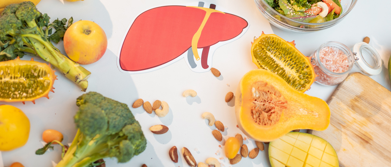 graphic showing a liver and healthy foods